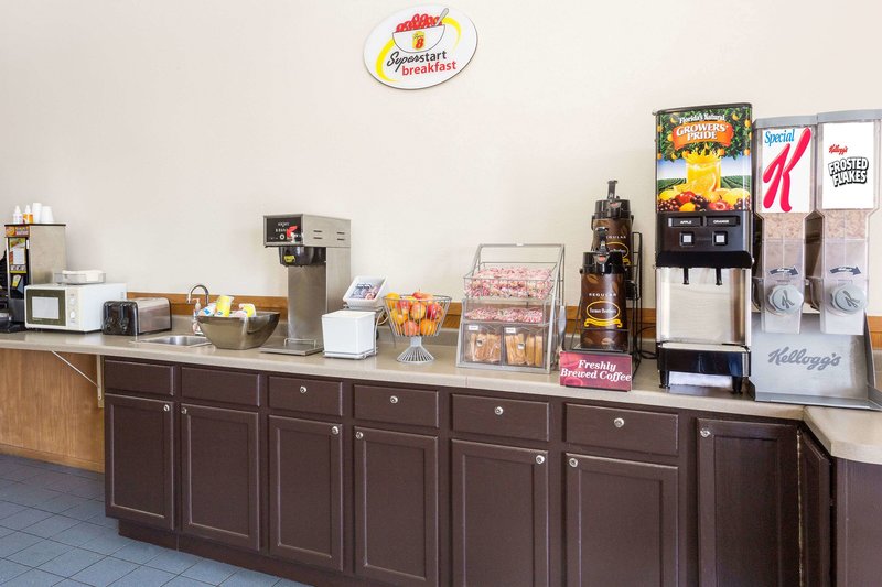 super 8 by wyndham clinton