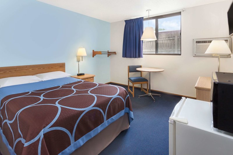 super 8 by wyndham clinton