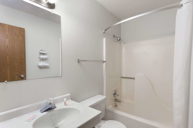 super 8 by wyndham clinton