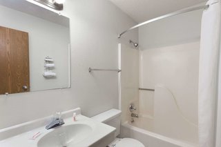 super 8 by wyndham clinton