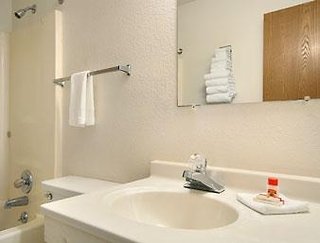 Super 8 By Wyndham Clinton,De Witt>>Clinton,2 star