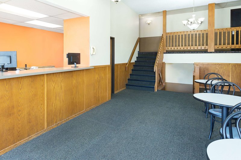 super 8 by wyndham clinton