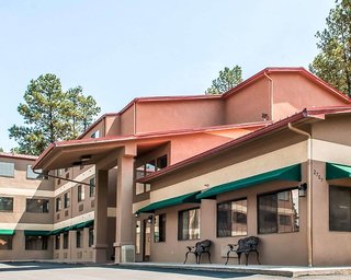 comfort inn and suites midtown