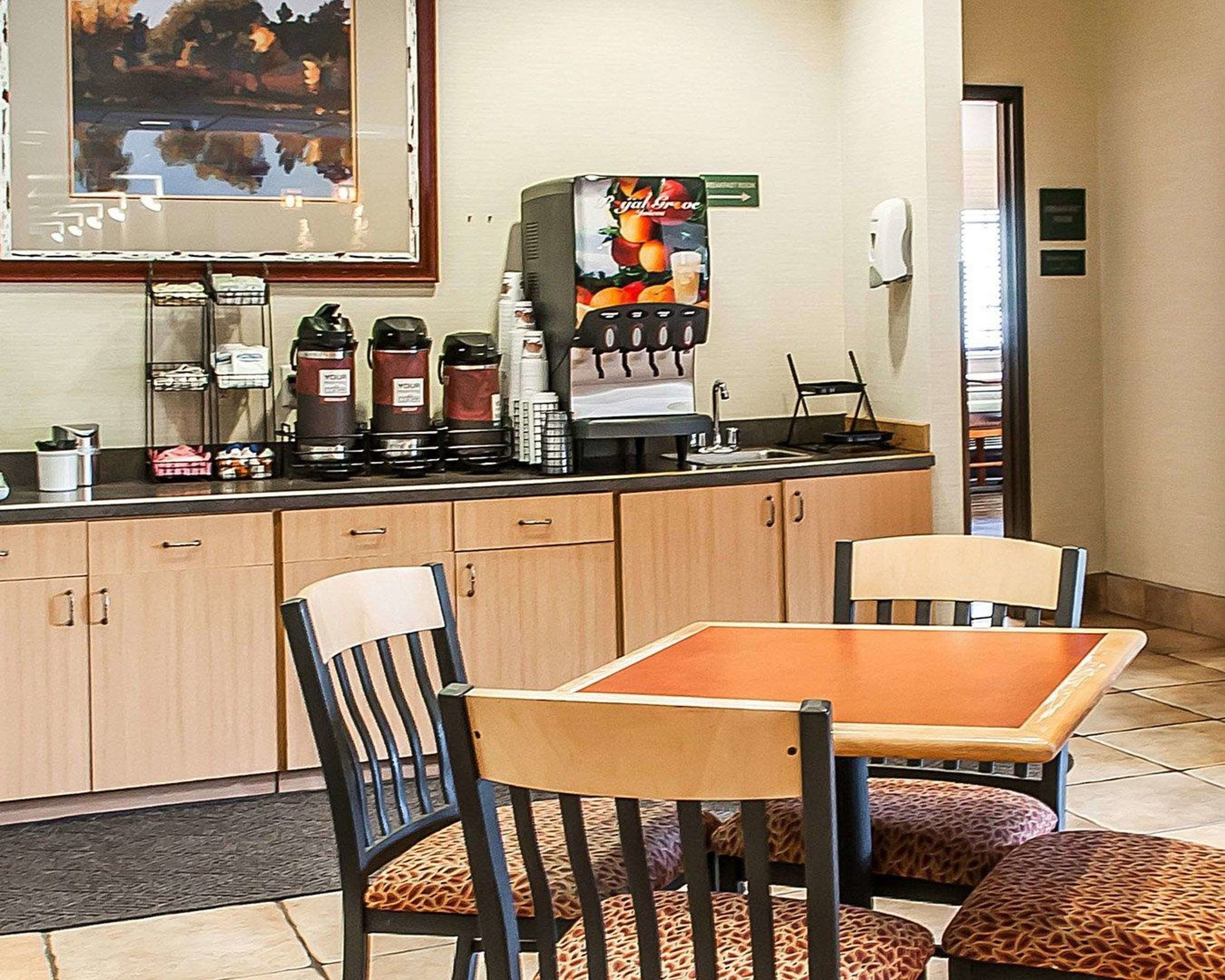 comfort inn and suites midtown