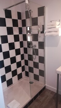 ibis styles marseille vieux port hotel adults only