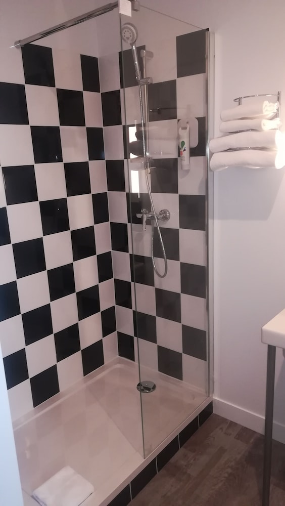 ibis styles marseille vieux port hotel adults only