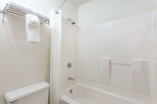 super 8 by wyndham germantown milwaukee