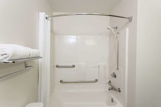 super 8 by wyndham germantown milwaukee