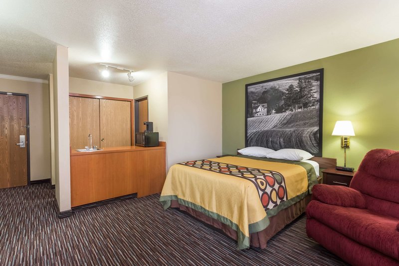 super 8 by wyndham germantown milwaukee