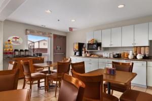 Super 8 By Wyndham Yellowknife,Northwest Territories>>Fort Smith,2 star