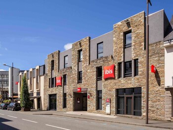 ibis lannion cote de granit rose