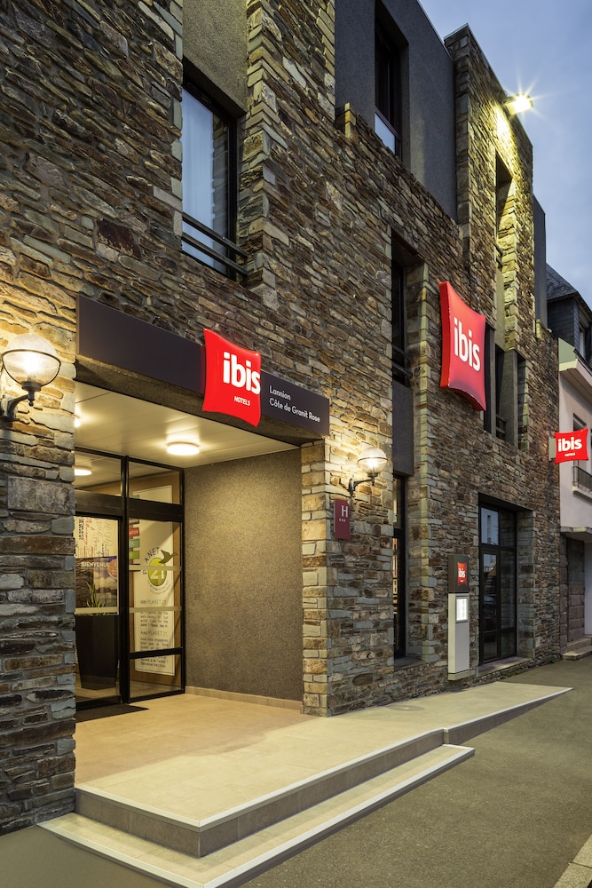 ibis lannion cote de granit rose