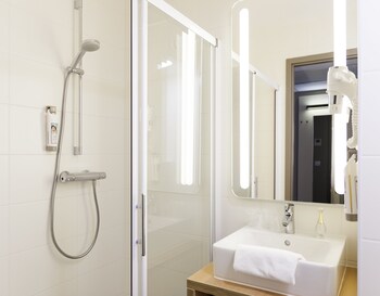 ibis lannion cote de granit rose