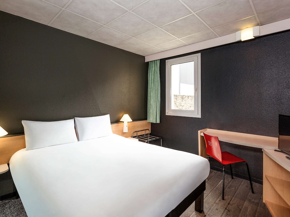 ibis lannion cote de granit rose