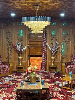 the mughal palace eco luxury houseboat