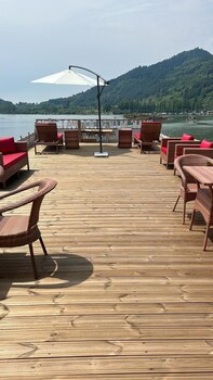 the mughal palace eco luxury houseboat
