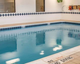 Comfort Inn Charlotte,Lansing>>Charlotte,3 star