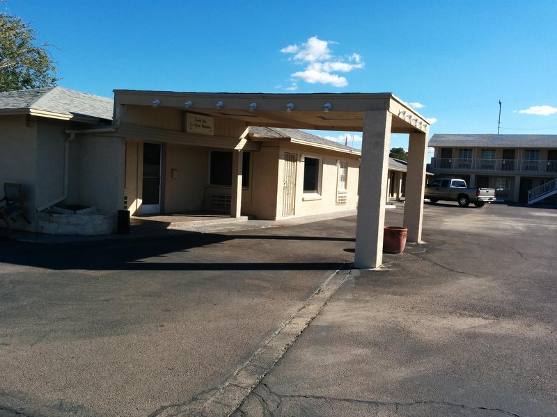 economy inn safford