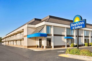 Days Inn & Suites By Wyndham Fort Bragg/Cross Creek Mall,Fort Bragg>>Fayetteville,2 star