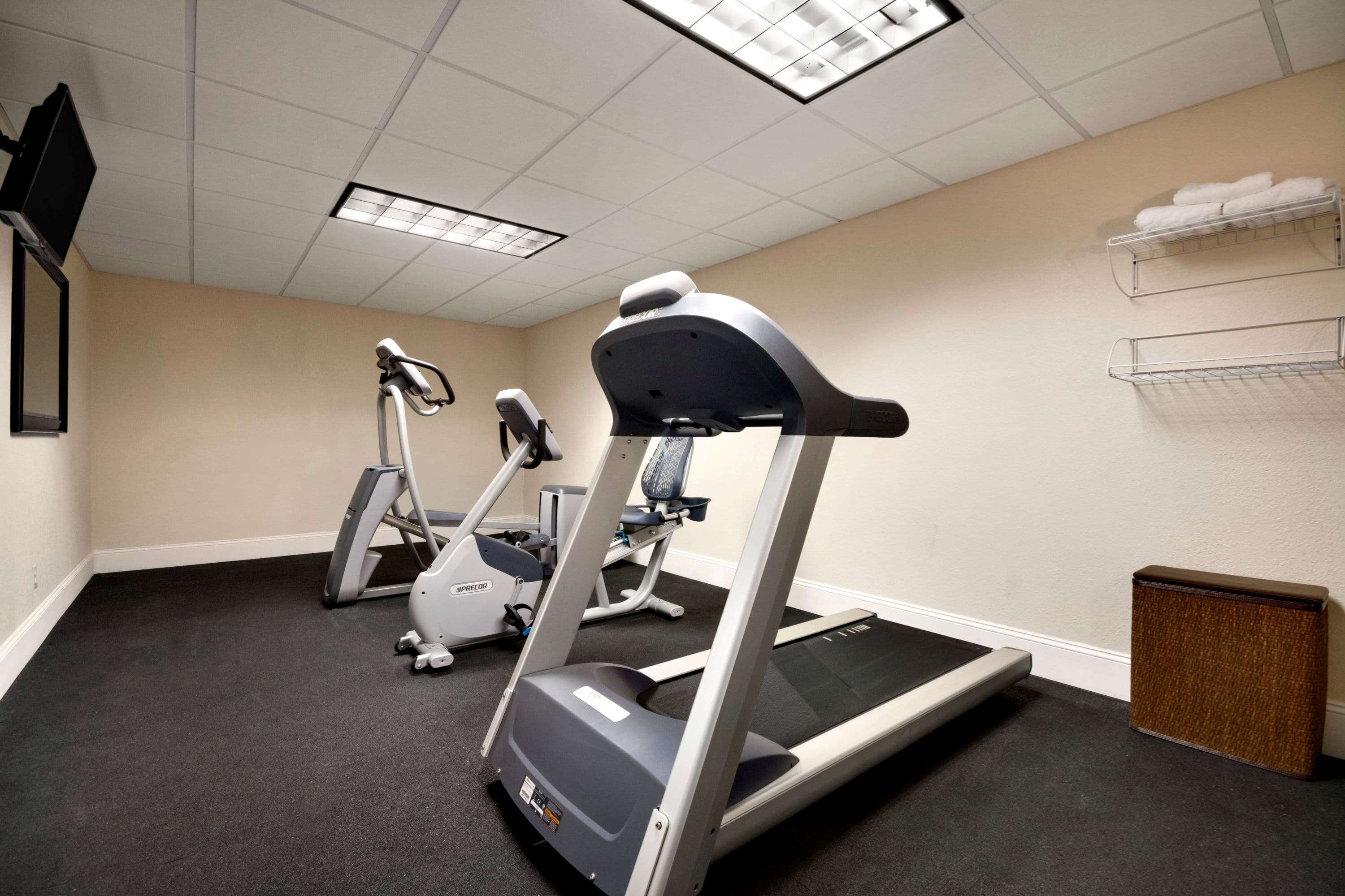 days inn and suites by wyndham fort bragg cross creek mall