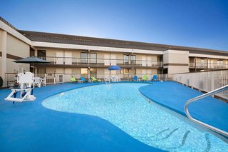 Days Inn & Suites By Wyndham Fort Bragg/Cross Creek Mall,Fort Bragg>>Fayetteville,2 star