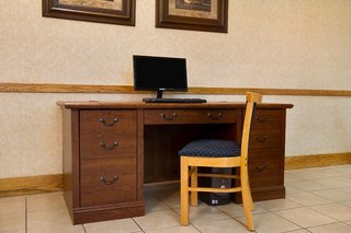 Days Inn & Suites By Wyndham Fort Bragg/Cross Creek Mall,Fort Bragg>>Fayetteville,2 star