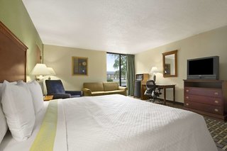 Days Inn By Wyndham Fayetteville-South/I-95 Exit 49,North Carolina>>Fayetteville,2 star