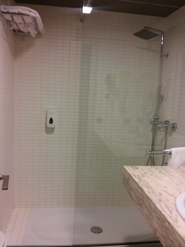 hotel roc blanc and spa