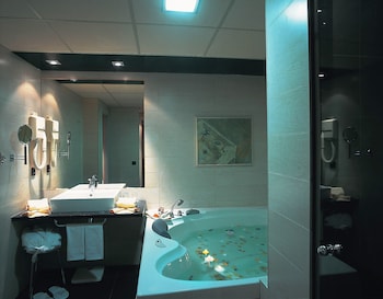 hotel roc blanc and spa