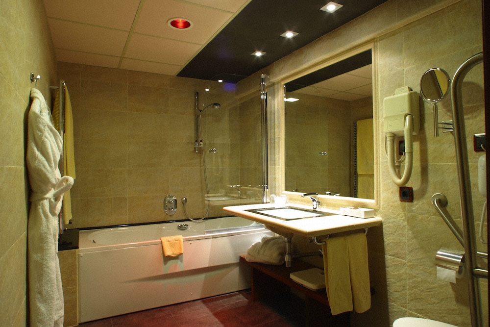 hotel roc blanc and spa