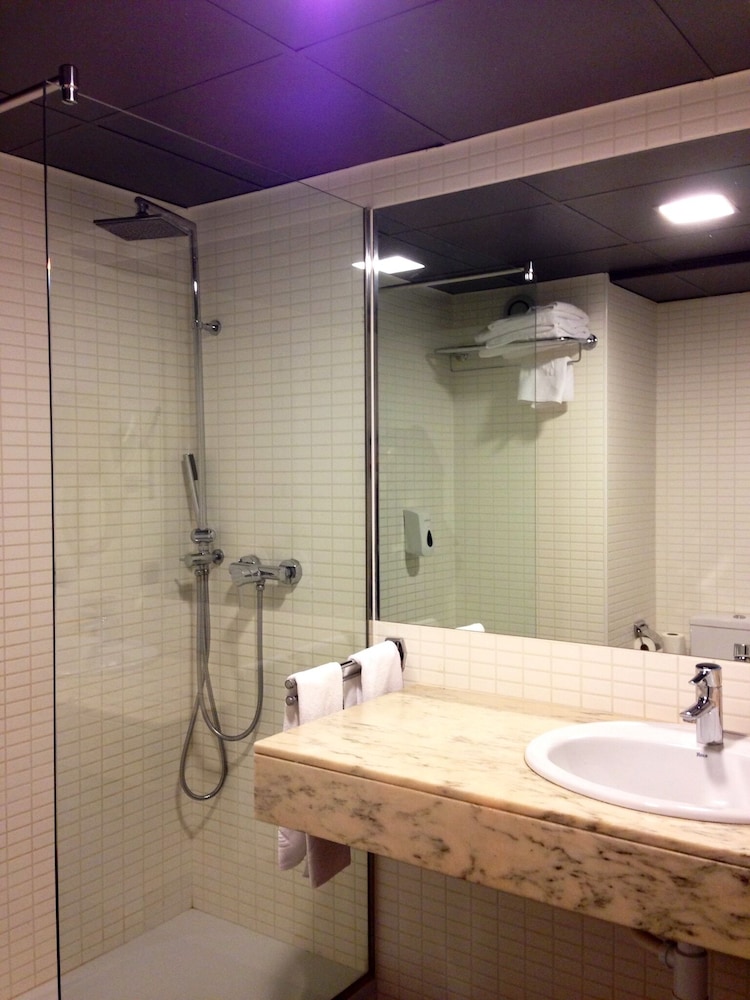 hotel roc blanc and spa