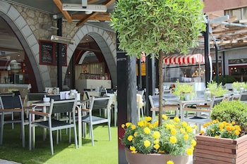 hotel roc blanc and spa