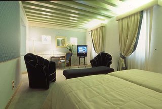 hotel monaco and grand canal