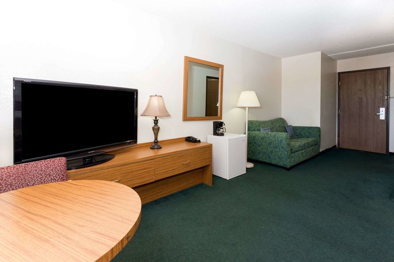 super 8 by wyndham colorado springs peterson space force