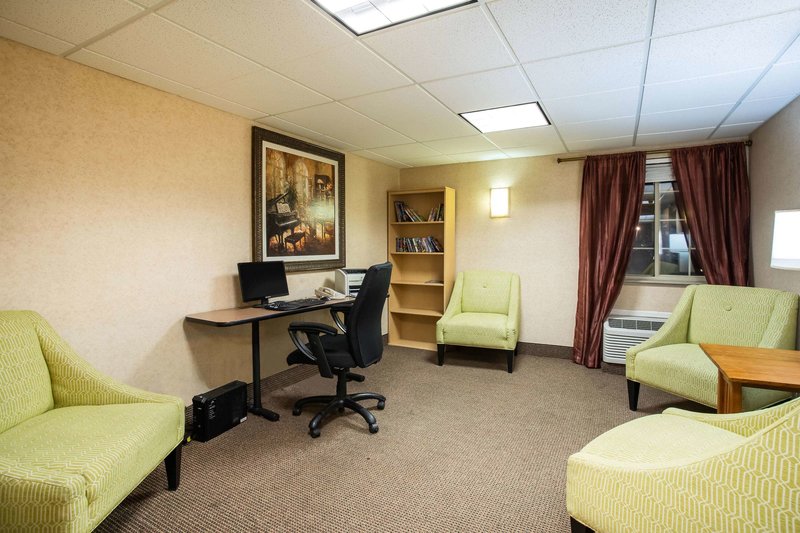 travelodge by wyndham colorado springs airport peterson sfb