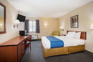 travelodge by wyndham colorado springs airport peterson sfb