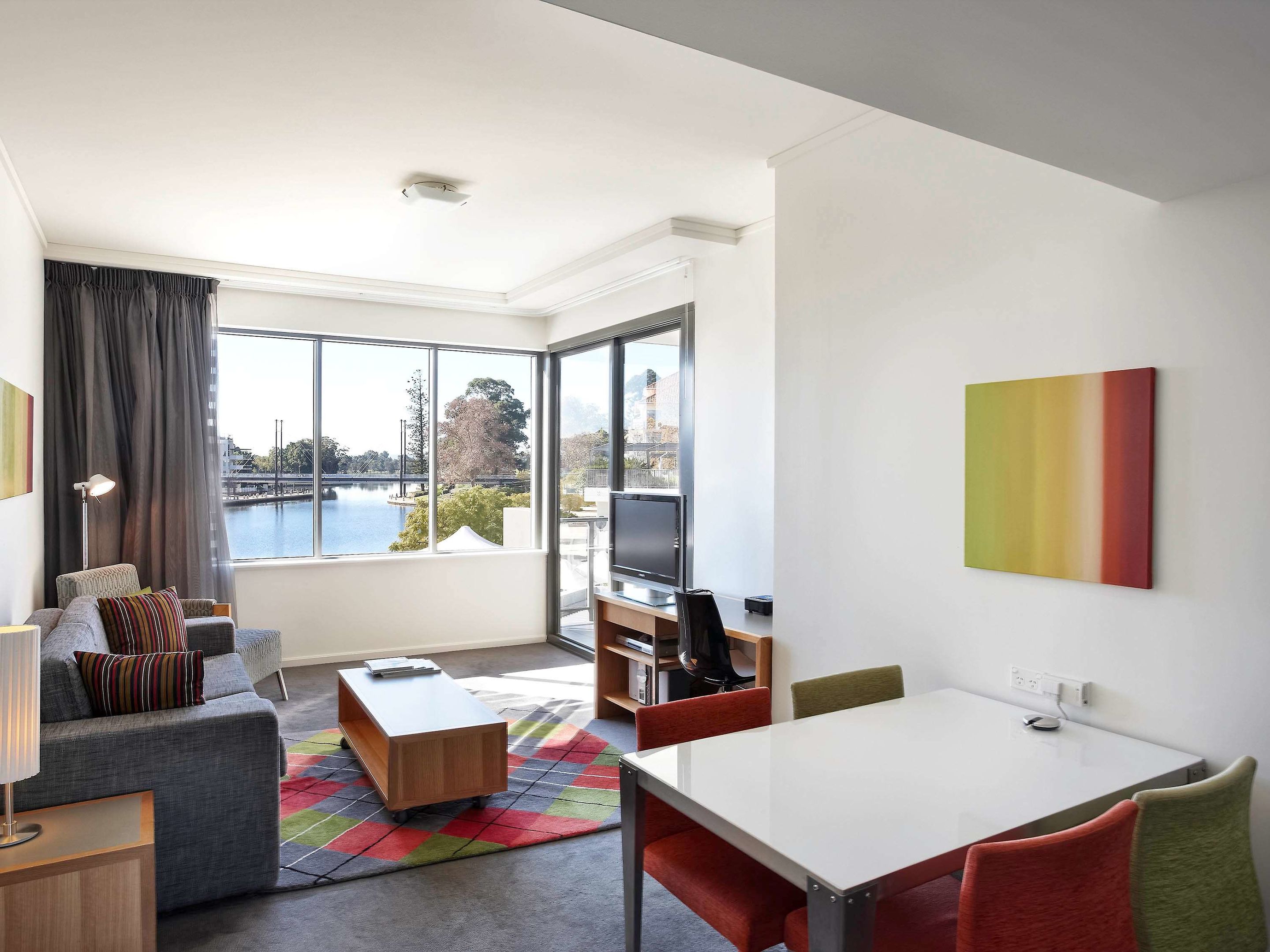 east perth suites hotel