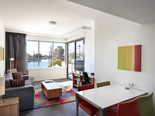 East Perth Suites Hotel,East Perth>>Burswood,5 star