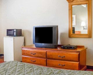 Rodeway Inn Huntington Station - Melville,Near Walt Whitman Shops,2 star