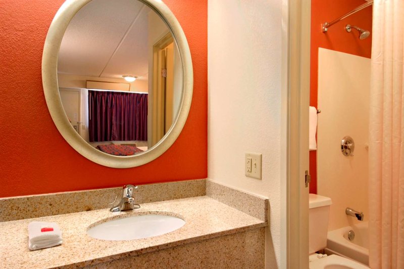 red roof inn cleveland mentor willoughby