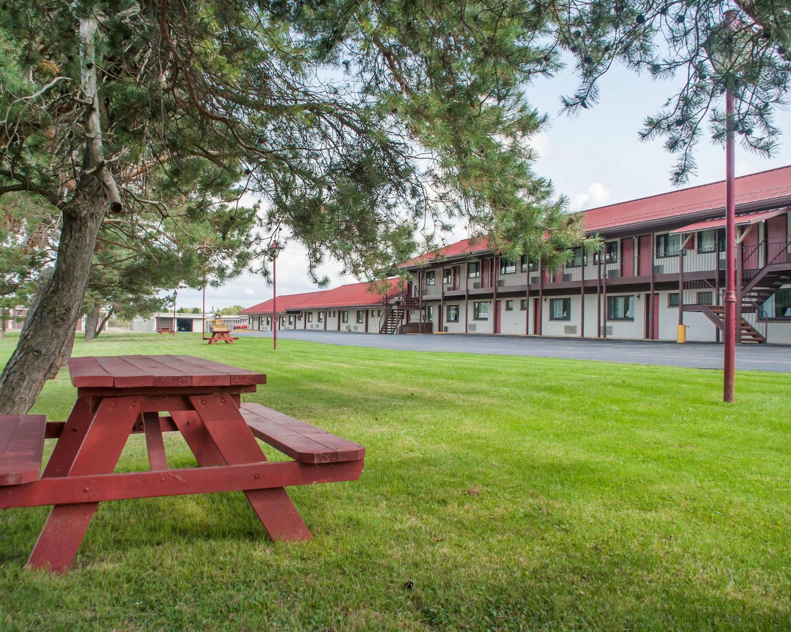 econo lodge south