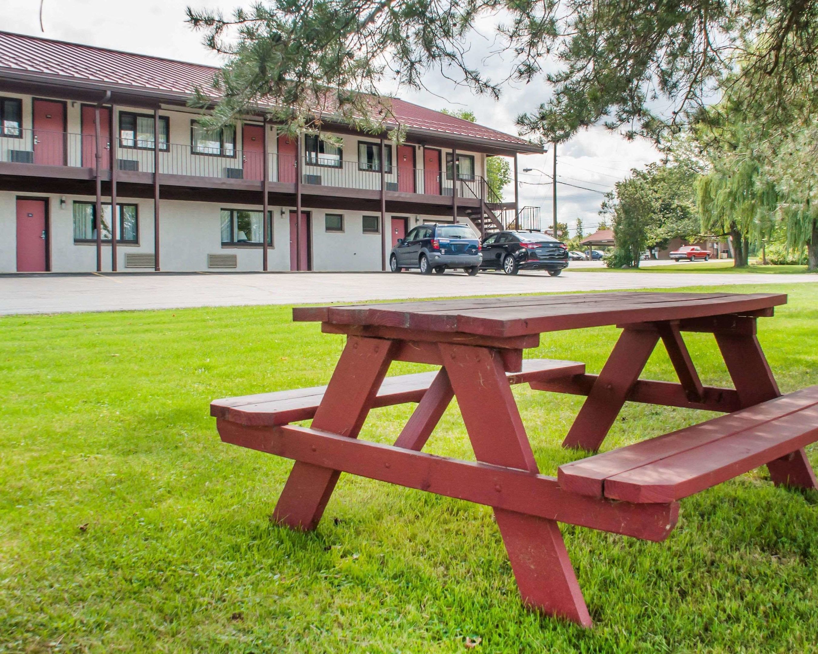 econo lodge south