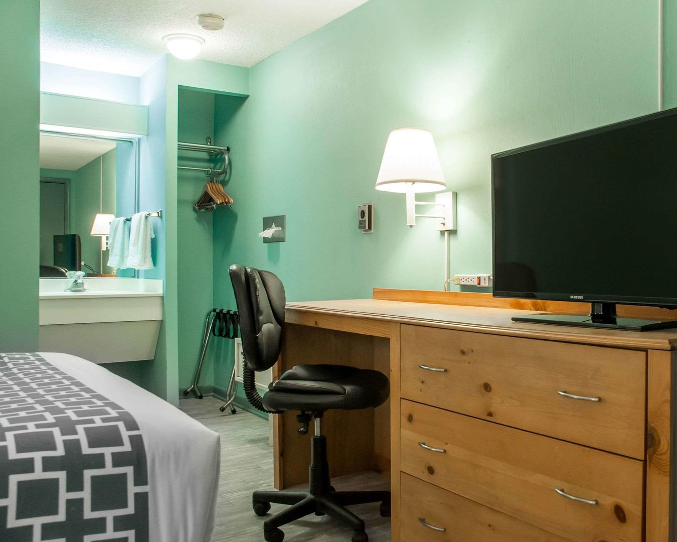 econo lodge south