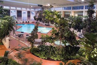 oasis hotel and conv center ascend hotel collection