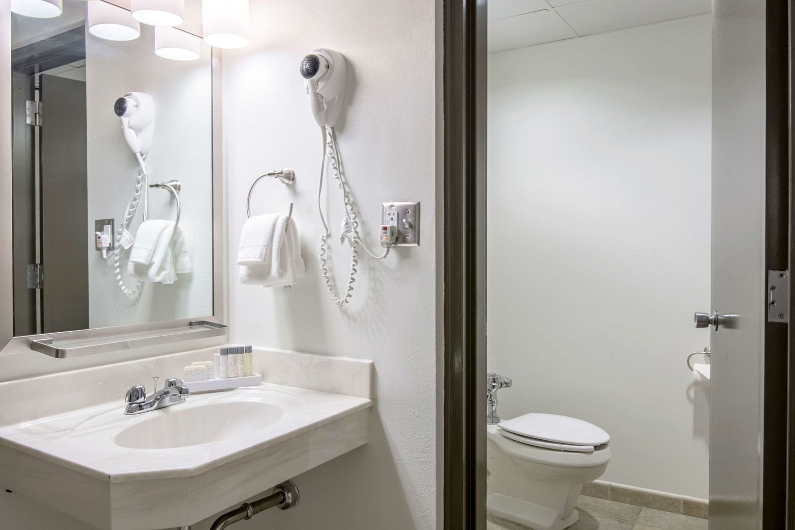oasis hotel and conv center ascend hotel collection
