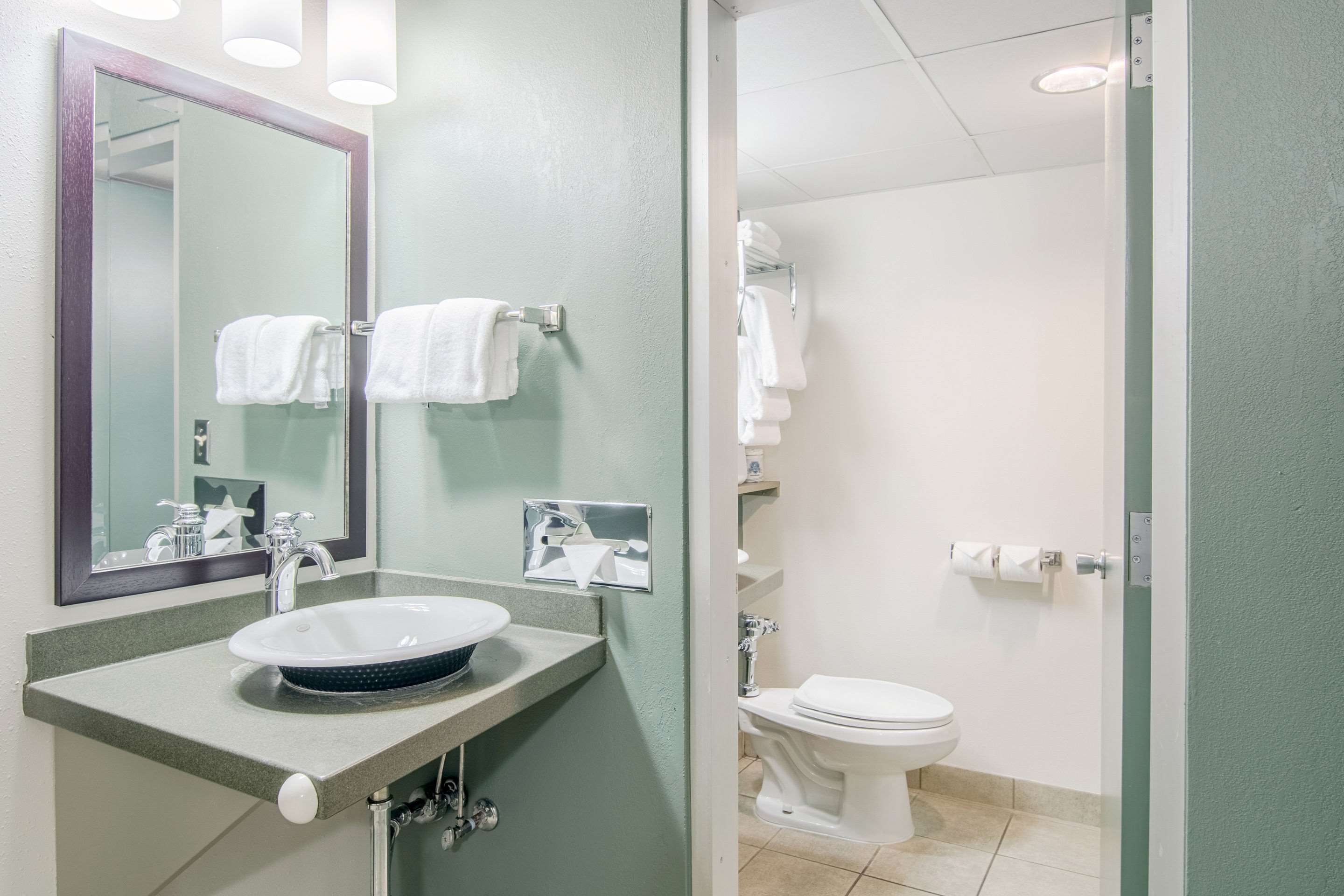 oasis hotel and conv center ascend hotel collection
