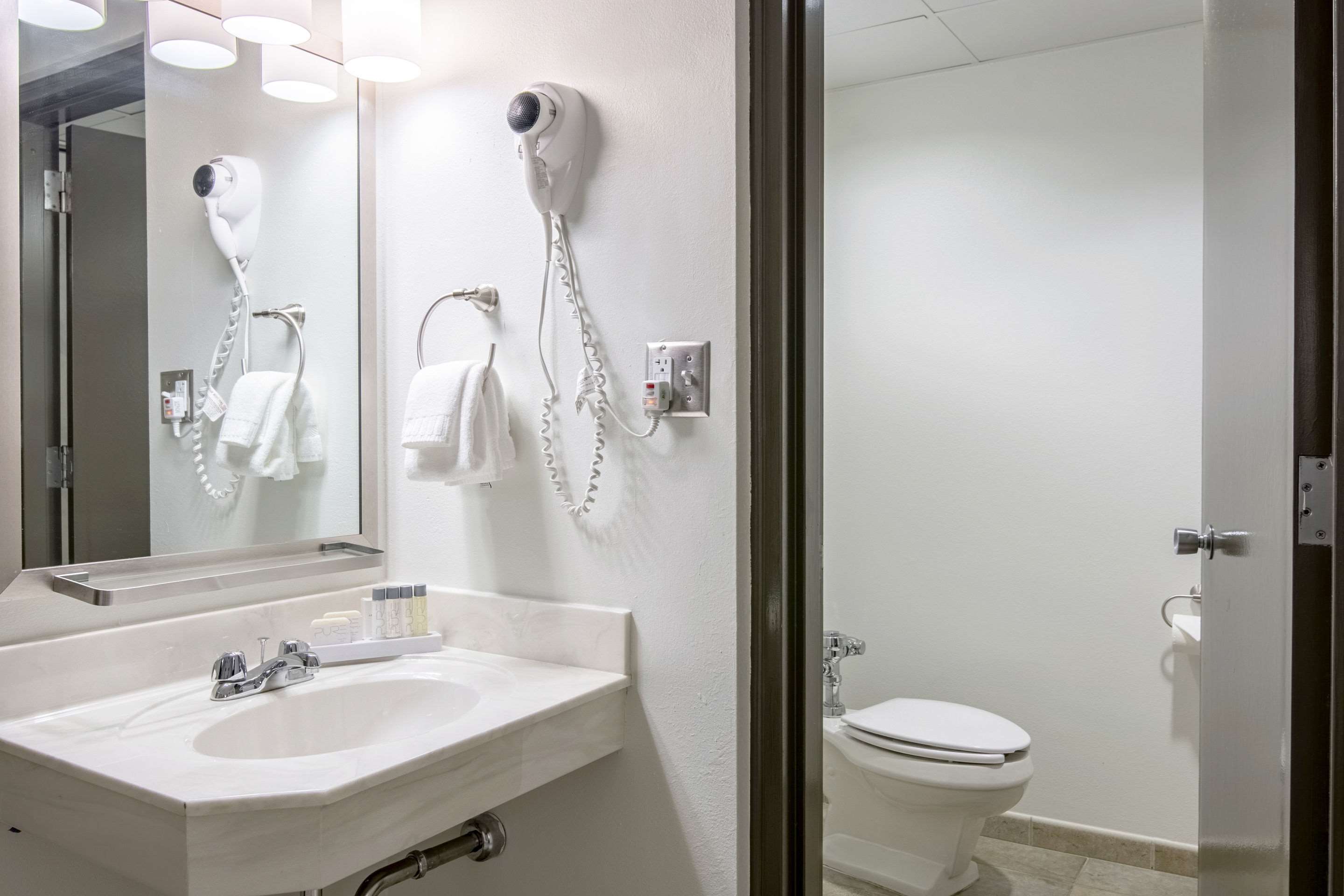 oasis hotel and conv center ascend hotel collection