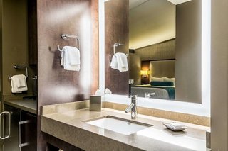 oasis hotel and conv center ascend hotel collection
