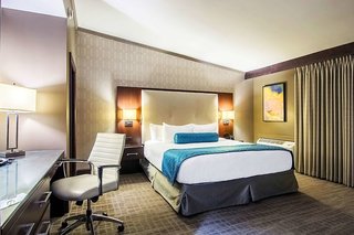 oasis hotel and conv center ascend hotel collection