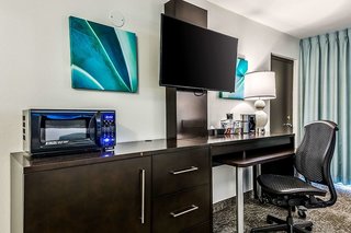 oasis hotel and conv center ascend hotel collection